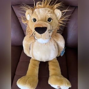 NWT Manhattan Wildlife Collection Laszlo Lion Toy